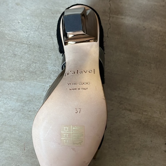 High heels, size 37 in European and 7.5 or eight in US Imported from Italy - Picture 4 of 7